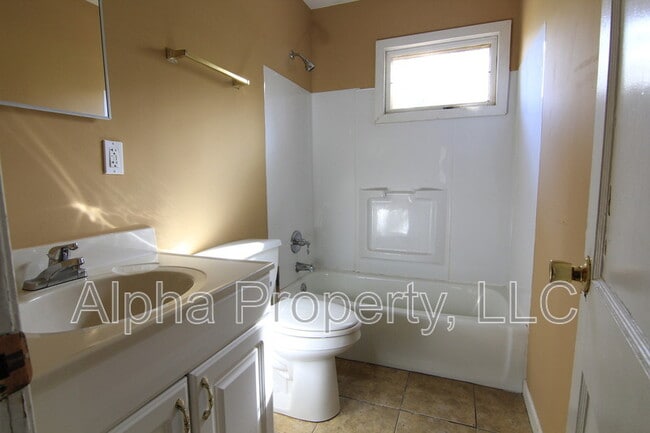 Building Photo - 5 Valley View Dr