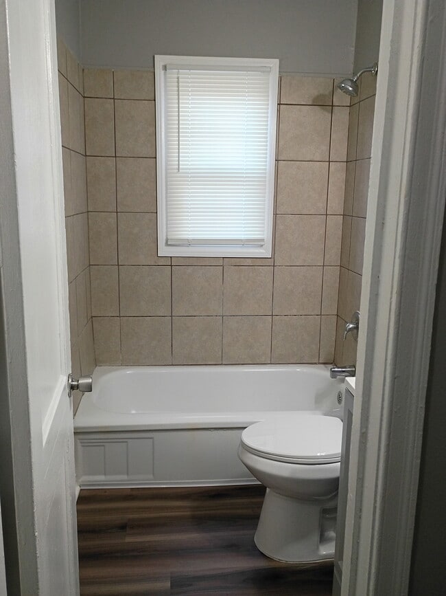 Building Photo - 464 Glankler St