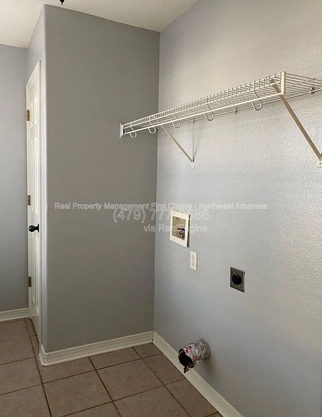 Building Photo - 320 Beasley Dr