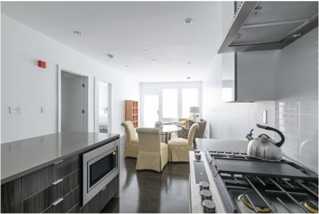 Building Photo - 2 W 6th St