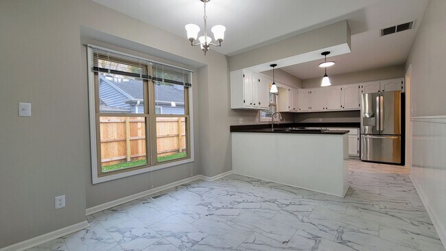 Building Photo - 1601 Coventry Dr
