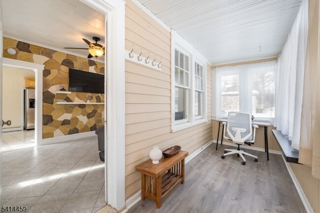 Building Photo - 529 Ainsworth St