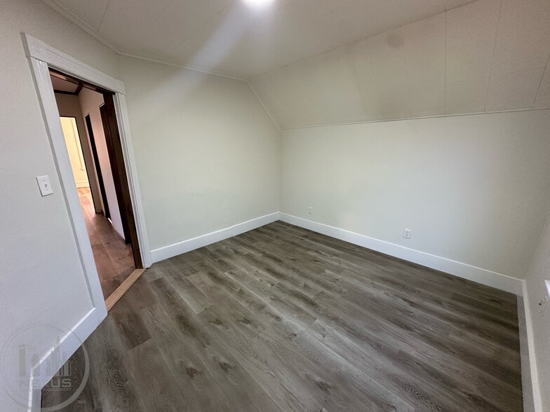 Building Photo - 73 Esther St