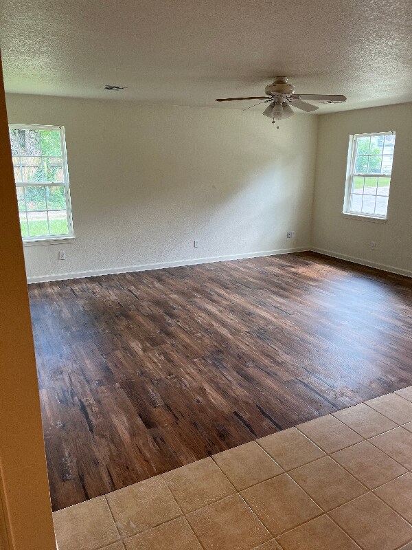 Building Photo - 513 W 2nd St