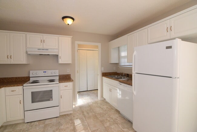 Building Photo - Updated 3 Bed/2 Bath 10 Minutes From Ft. Gordon