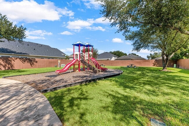 Building Photo - 5350 Brookway Dr