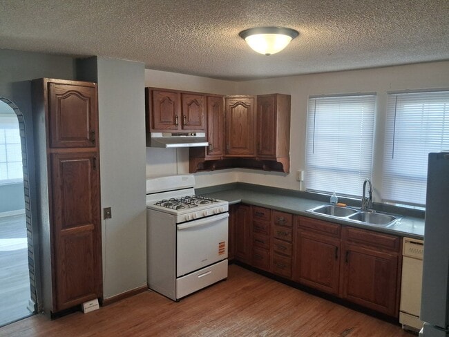 Building Photo - 2005 E Laurel St