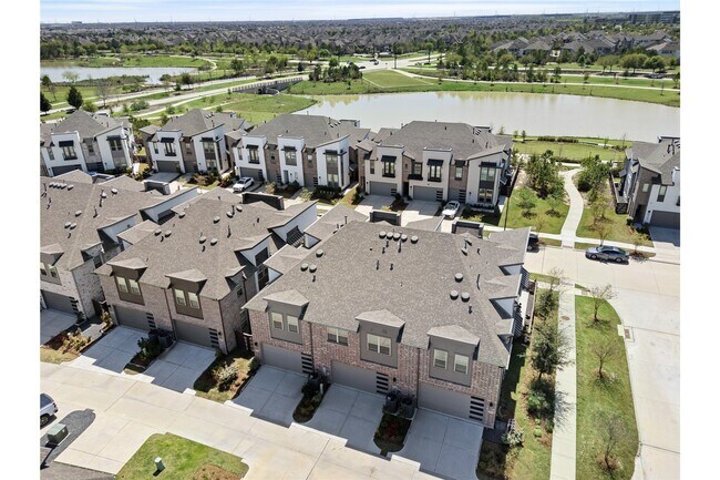 Building Photo - 19726 Curved Steel Dr