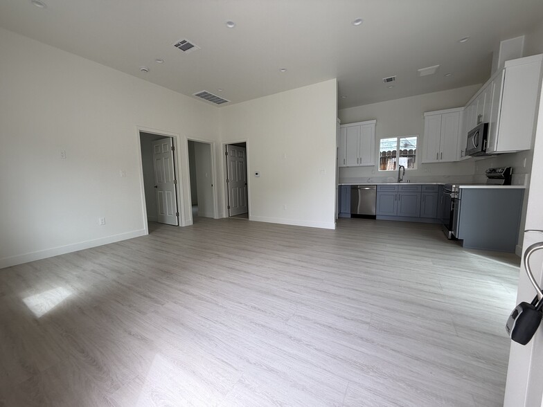 Building Photo - 10334 Eldora Ave