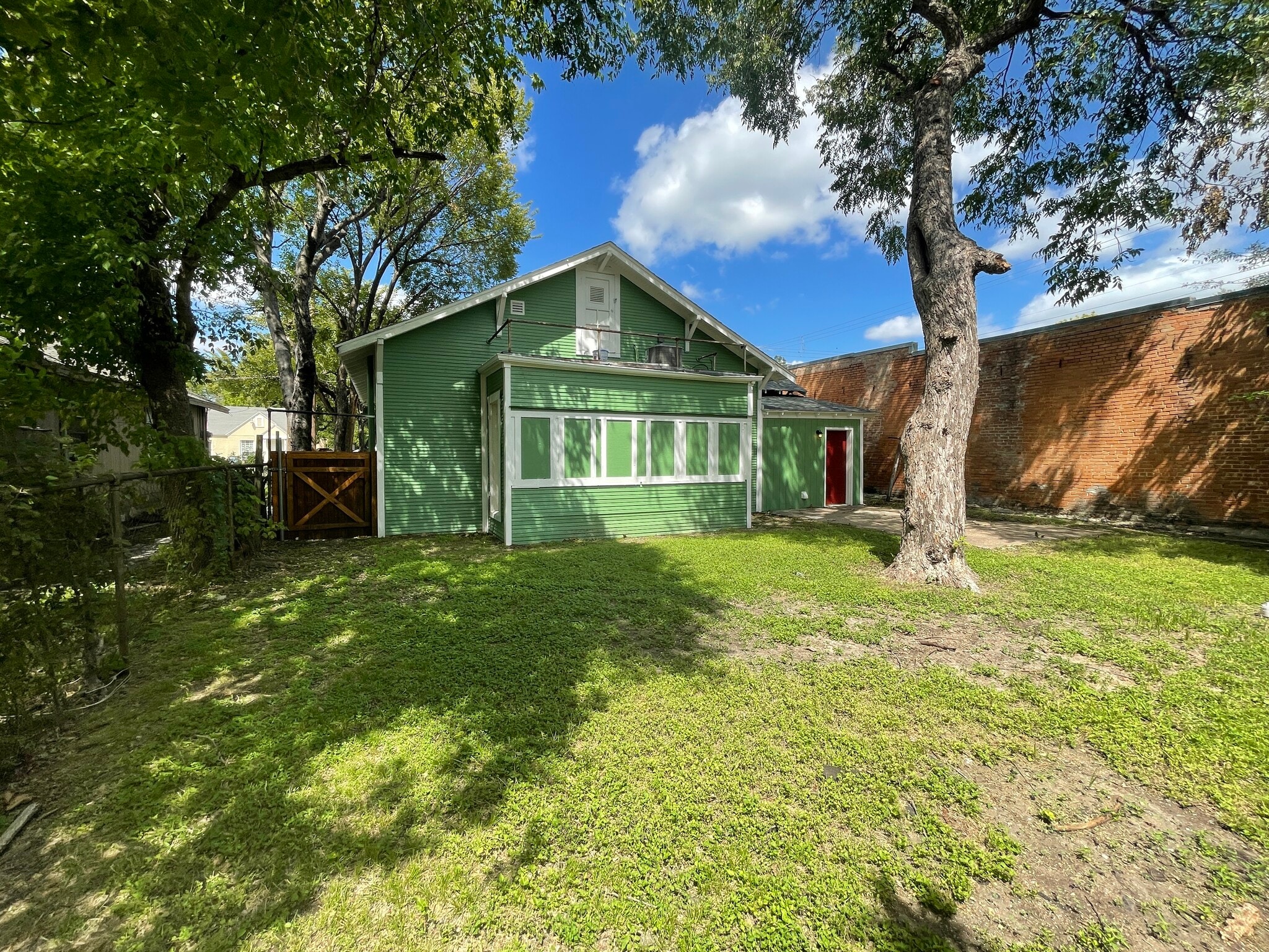 Building Photo - 5332 Lindsley Ave