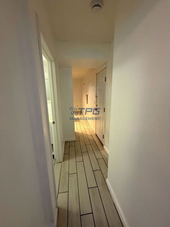 Building Photo - 118 Corbin Ave