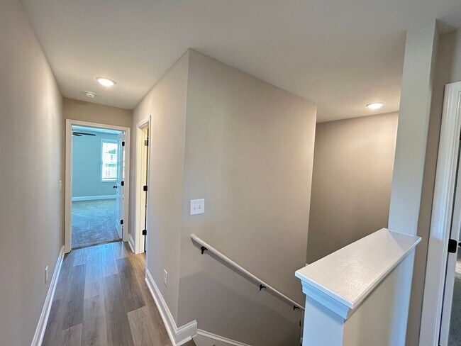 Building Photo - The Landing at Lewis Creek |