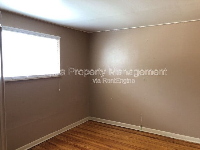 Building Photo - 721 3rd St