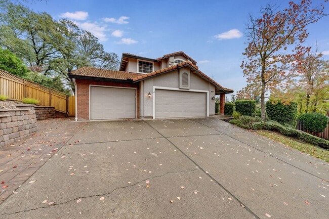 Building Photo - Stunning Folsom Split-Level Home with Pool & 3-Car Garage in Quiet Cul-De-Sac