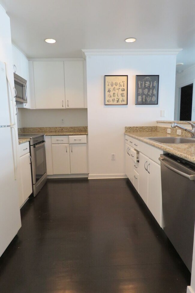 Building Photo - 2 bedroom at the BEACON