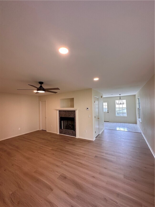 Building Photo - 2226 E Cinnamon Way