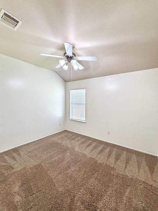 Building Photo - Spacious 3-Bedroom, 2-Bath Home with Conve...