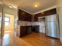 Building Photo - 3 bedroom in ASTORIA NY 11105