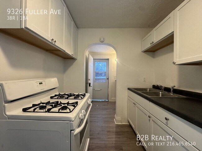 Building Photo - 9326 Fuller Ave