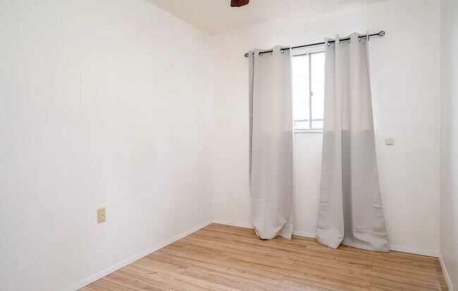 Building Photo - Remodeled 3 Bedroom, 1 Bath Home with Fenced Yard