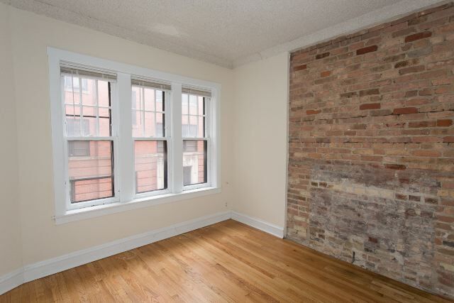 Building Photo - 3522 N Racine Ave