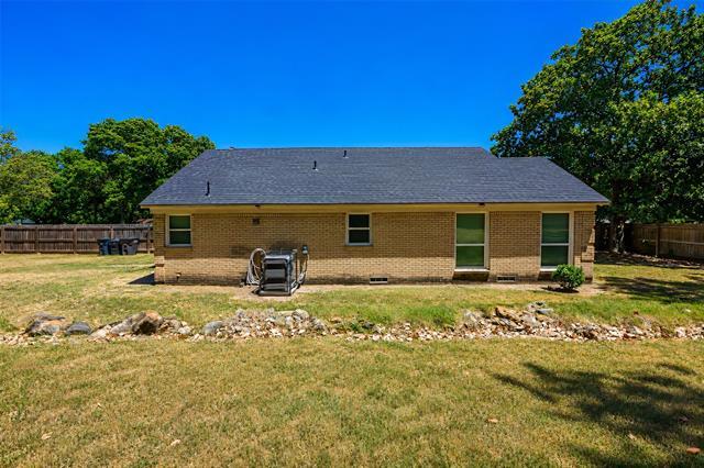 Building Photo - 1701 Brook Hollow Dr