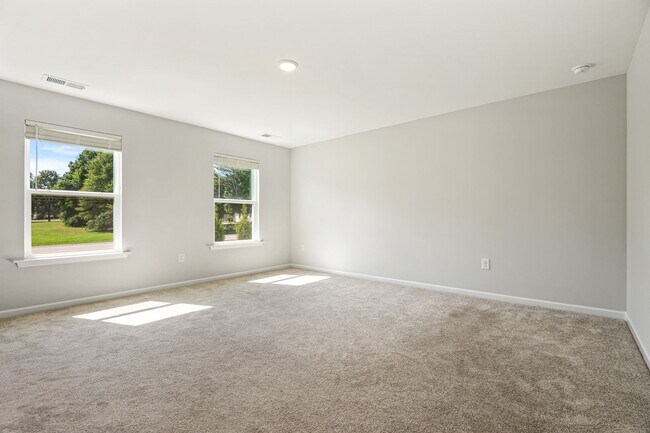 Building Photo - Gorgeous end-unit townhome near Brier Creek!