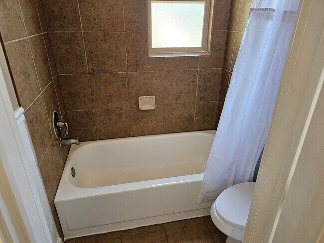 Building Photo - 2826 W Platte Ave