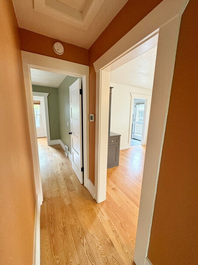 Building Photo - Cozy Ballard Retreat: 2-Bed, 2-Bath Home with Office & Wet Bar