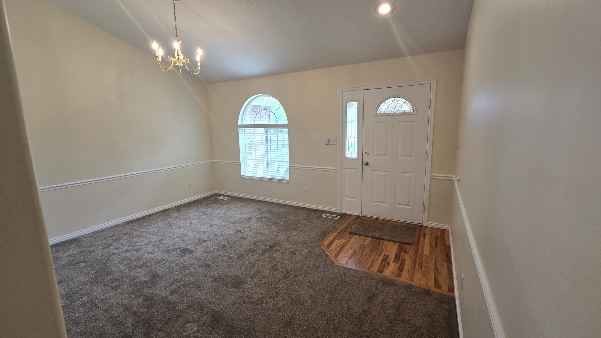 Building Photo - 1117 E 200 S