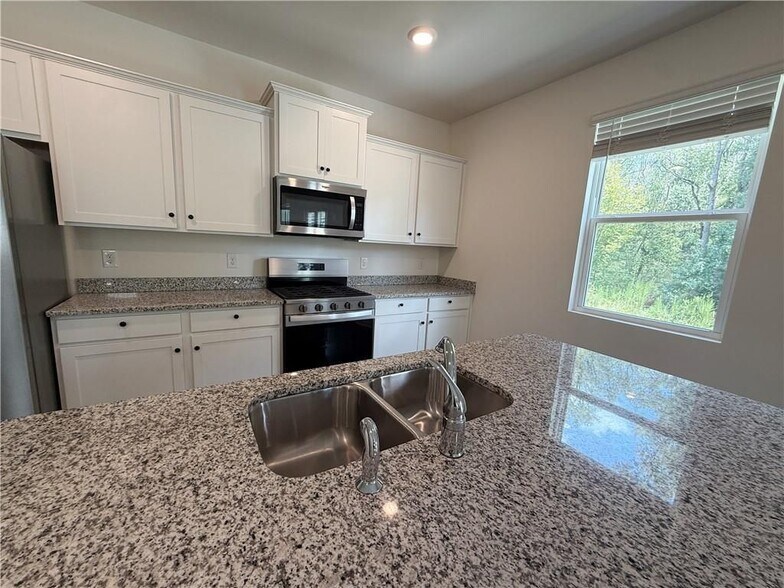 Building Photo - 174 Woodbrook Trl