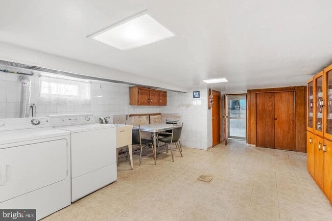 Building Photo - 7146 Tulip St