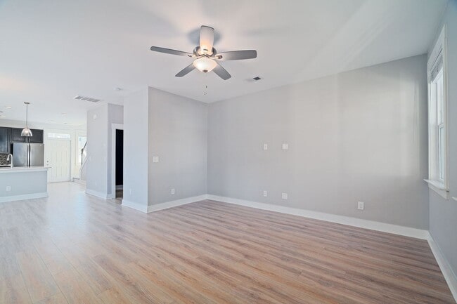 Building Photo - Peaceful Park Circle Retreat