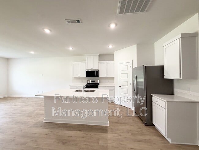Building Photo - 537 S Neon Ave