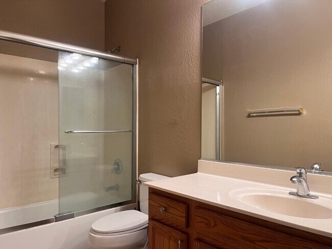 Building Photo - 3107 E Kingbird Pl