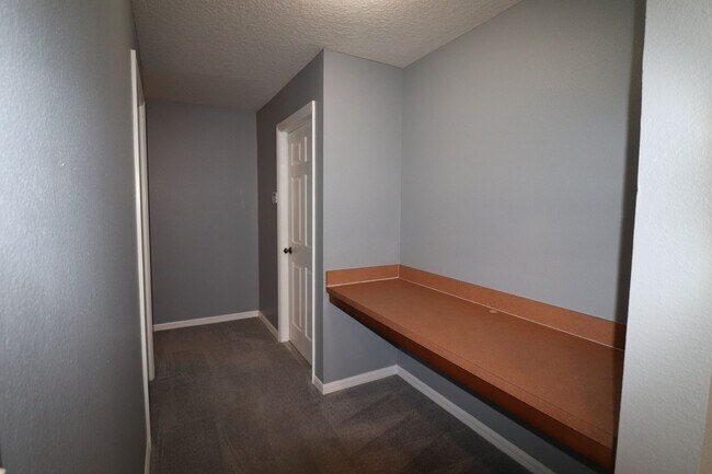 Building Photo - 324 Red Kite Dr