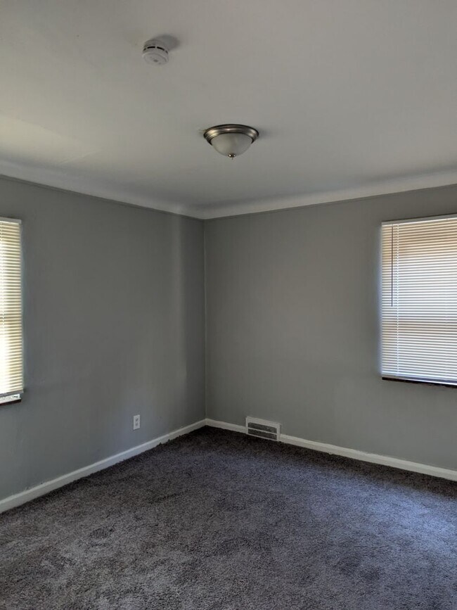 Building Photo - 10440 Nottingham Rd