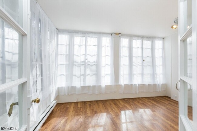 Building Photo - 232 Orange Rd