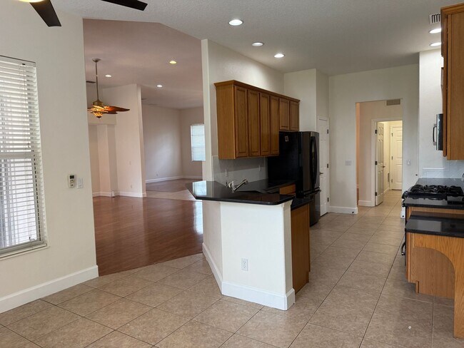 Building Photo - 4 Bedroom 3 Bath Single Family Home Laurel...
