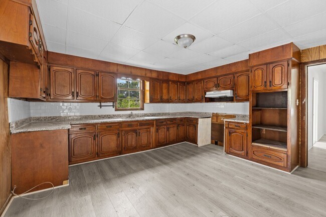 Building Photo - Charming 3 Bedroom, 2 Bathroom house