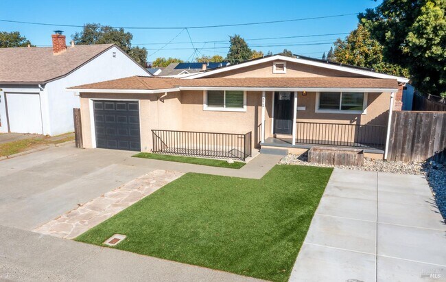 Building Photo - 372 Acacia St