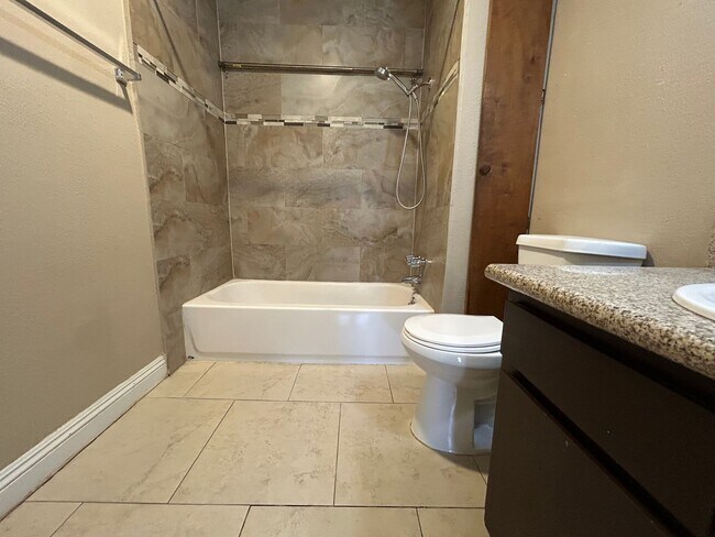 Building Photo - LOVELY 3-BEDROOM, 2BATH HOME!!!