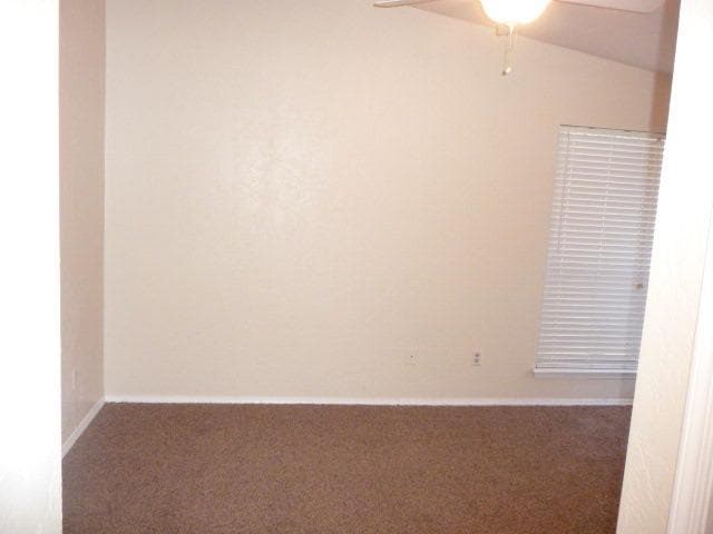 Building Photo - 114 SE Trenton Rd