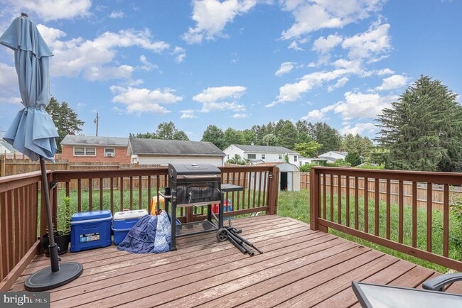 Building Photo - 302 Hickory Hill Terrace