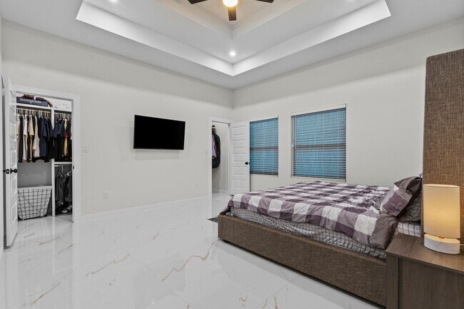 Building Photo - 7425 Lake Havasu