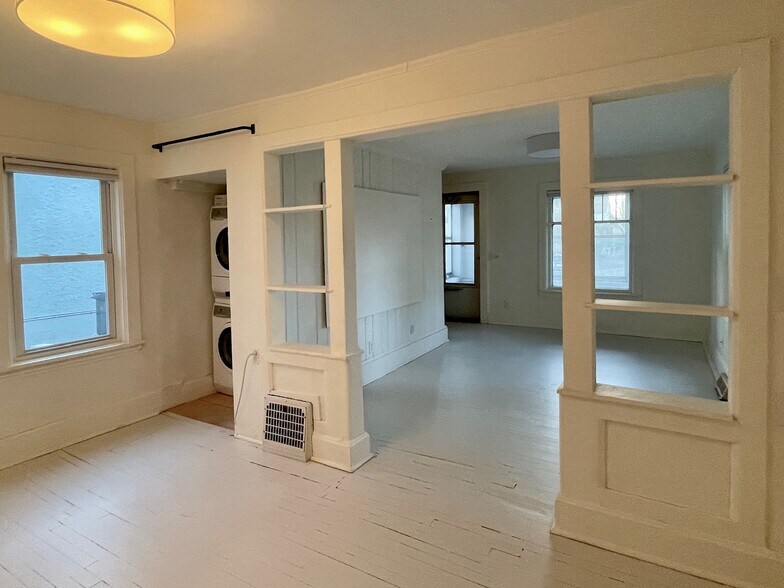 Building Photo - 1205 3rd St NE
