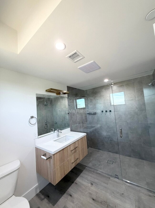 Building Photo - 5923 Laurel Canyon Blvd