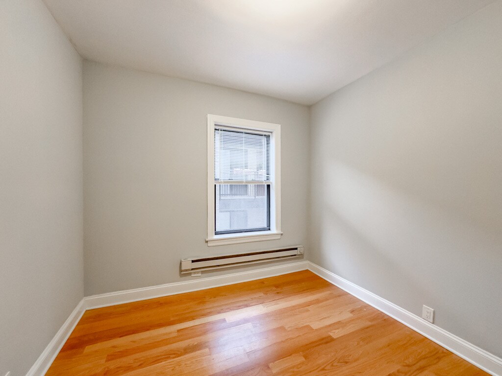 Building Photo - 3739 N Pine Grove Ave