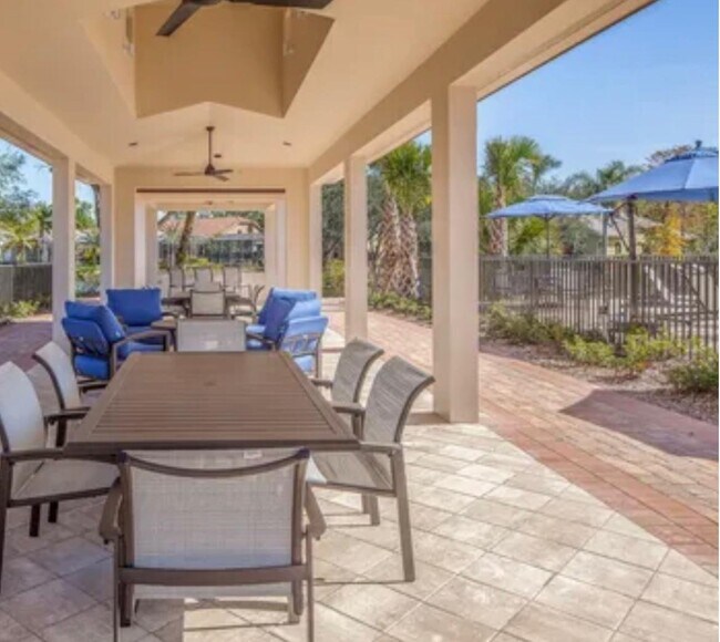 Building Photo - 8139 Las Palmas Way