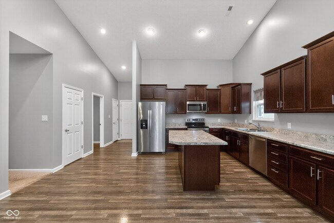 Building Photo - 6607 Laurelwood Dr